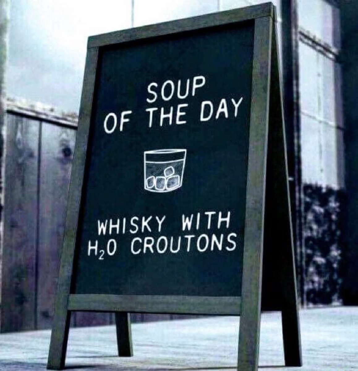 Airfemale14's tweet image. 🤠 Whiskey Wednesday! #Cheers 🥃🧊