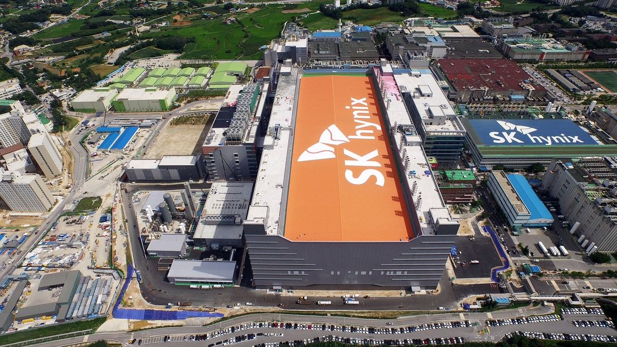 jukan05's tweet photo. [Exclusive] SK Hynix to List US ADR in June–July

SK Hynix has confirmed it is targeting a June–July timeframe for its US stock market listing and is accelerating the related procedures.

When SK Hynix disclosed last month that it had confidentially filed a registration statement (Form F-1) with the US Securities and Exchange Commission (SEC) for an American Depositary Receipt (ADR) listing, the company's position was that it was pursuing a listing within the year but the schedule had not yet been finalized.

However, the fact that the company has since set a specific internal timeline is interpreted as a signal of its intent to complete the listing swiftly — shortening the timeline as much as possible to expand its global fundraising base in earnest.

Moreover, given that SK Group Chairman Chey Tae-won has emphasized that the ADR listing will make SK Hynix "a more global company," the scale of new share issuance is also expected to be significant. A larger issuance is needed to drive trading activity and, in turn, boost corporate value.

According to industry sources on April 16, SK Hynix has communicated a target listing window of June–July to its underwriting syndicate. The company has assembled a syndicate led primarily by US-based securities firms and has entered full-scale preparation. ADRs are securities issued to allow foreign companies to trade their shares on US exchanges, serving as a vehicle to broaden access for global investors.

SK Hynix appears intent on completing the listing quickly, regardless of share price fluctuations. When ADR listing rumors surfaced in December last year, the company acknowledged it was reviewing measures to enhance corporate value, including a US listing. Around that time, its share price was on a sustained rally, surpassing KRW 1 million per share by late February — but uncertainty grew as war broke out between the US and Iran.

More recently, growing expectations of a ceasefire have fueled a fresh run to all-time highs. The stock broke through the KRW 1.1 million level, confirming robust investor demand. The closing price on April 16 was KRW 1,136,000. Since ADRs are based on domestic shares, the fundraising appeal has increased.

An investment banking industry source said, "Even if the share price had fallen, the ADR listing schedule would not have changed — that's how strong the determination is to enter the US market quickly."

Attention is now turning to the scale of the new share issuance. Although the AI semiconductor super-cycle left SK Hynix with nearly KRW 35 trillion in cash reserves as of year-end, the upcoming investment requirements are even larger. The capital expenditure needed to meet global next-generation semiconductor demand is astronomical.

In February, SK Hynix decided to invest KRW 21.6 trillion through the end of 2030 for its first fab at the Yongin semiconductor cluster. Including the facility investment announced in July 2024, the total reaches approximately KRW 31 trillion. The broader strategy calls for investing KRW 600 trillion by 2050 to operate four fabs in Yongin. Additionally, earlier this year the company announced plans to establish a US-based AI solutions company to position itself as a key partner for AI data centers, with up to USD 10 billion (approximately KRW 15 trillion) earmarked for that venture.

Initially, the ADR listing was expected to be based on the company's treasury shares. However, after SK Hynix effectively cancelled its entire treasury stock — KRW 12.24 trillion worth — in January, retaining only shares reserved for employee compensation, new share issuance remains the only option. Analysts say a large-scale new issuance is therefore necessary to achieve the valuation re-rating the company is seeking.

Investment banking circles estimate the issuance size at around USD 10 billion. To achieve the company's target valuation uplift, broad-based institutional investor participation is required. If the issuance size were reduced out of concern over diluting the control of parent company SK Square, that too could become an obstacle to a successful offering.

Furthermore, based on this year's earnings estimates, the forward price-to-earnings ratio (PER) cited by analysts for SK Hynix stands at just 3–4x — far below US peers Micron (8x) and SanDisk (19x). At NVIDIA's GTC 2026 in San Jose, California in March, Chairman Chey Tae-won said, "I believe [the ADR listing] will make us a more global company by gaining exposure to US and global shareholders."

Ahead of the listing, SK Hynix is also planning a deal roadshow to meet US investors. The company is expected to further accelerate preparations after confirming favorable first-quarter results.

SK Hynix stated regarding the ADR listing timeline: "We are targeting a listing within this year, but details including the offering size, structure, and schedule have not been finalized. The final listing decision will be made after comprehensively considering the SEC's review of the registration statement, market conditions, demand assessment, and other relevant factors."