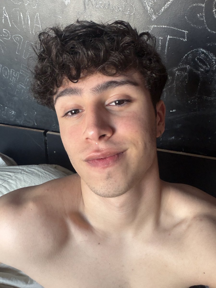 Marcoss? amiga ele não tá ouvindo tweet media