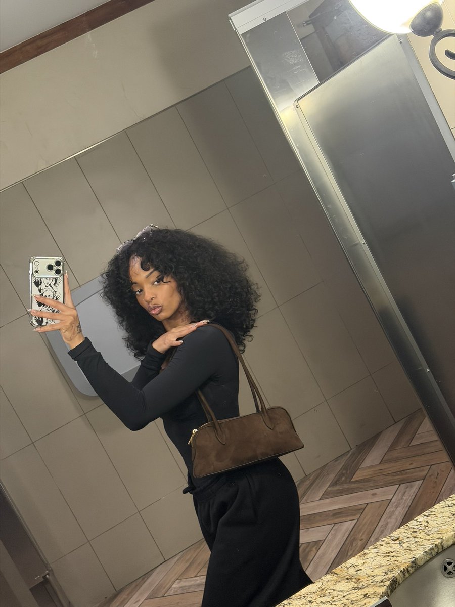 Pretty🖤 tweet media