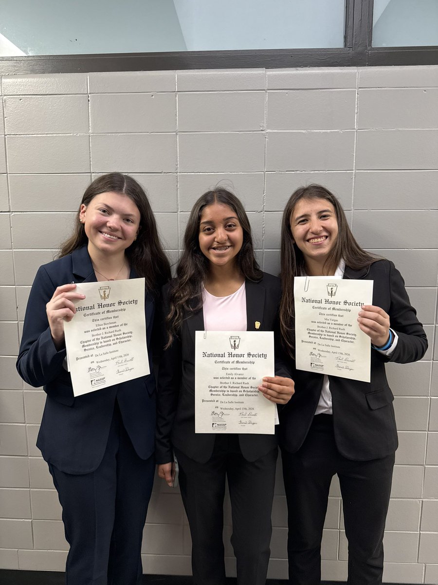 dls_softball's tweet photo. Proud to represent excellence on and off the field!💪🏼📚

Congrats to the newest NHS inductees- Ellsie, Emily &amp; Mia! https://t.co/dpHhmtmmNH