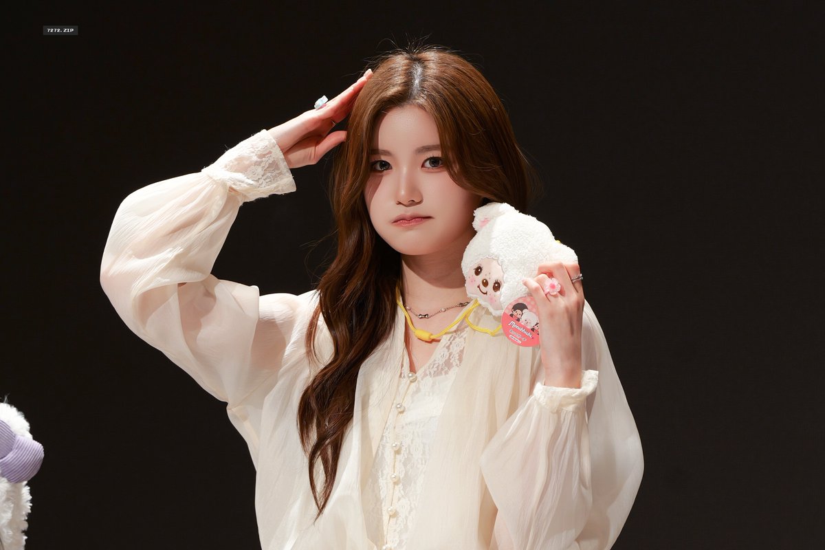 7272_zip's tweet photo. 260412
#첫사랑 #수아 #CSR #SUA https://t.co/x0B4TiW9Jc