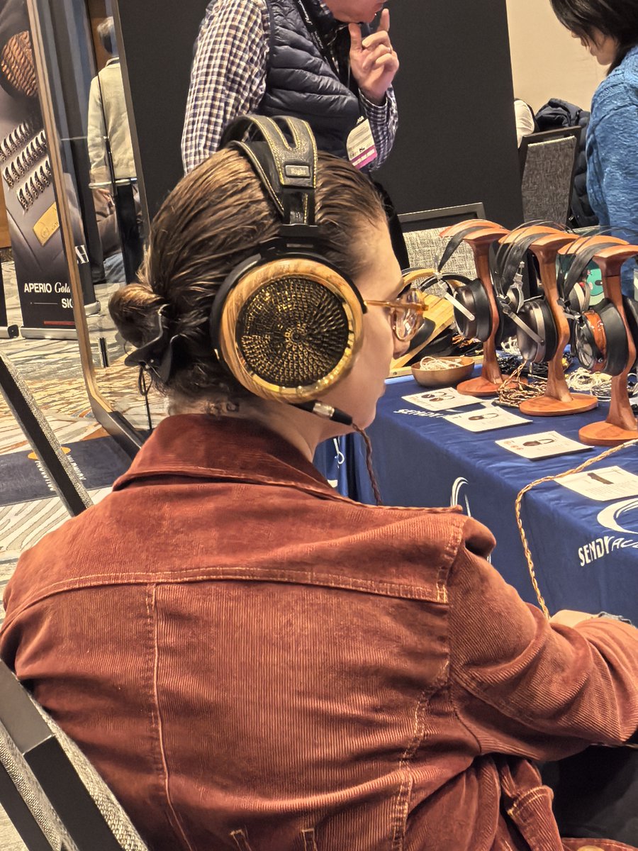 Sendy_Audio's tweet photo. 🎧✨Another wonderful chapter comes to an end. 

Thank you for the inspiring conversations and unforgettable listening moments. 

#AXPONA2026 #SendyAudio #Audiophile #HiFiAudio #ThankYou #SeeYouNextYear https://t.co/QTC82BZS3b