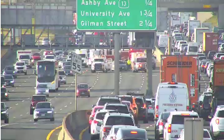 KCBSAMFMTraffic's tweet image. #Emeryville Interstate 80 westbound crash past Ashby Ave blocking the carpool and 3 left lanes... Traffic is backed up to University Ave. No estimated time when the lanes will open. #Berkeley #KCBSTraffic 📸: @CaltransD4
