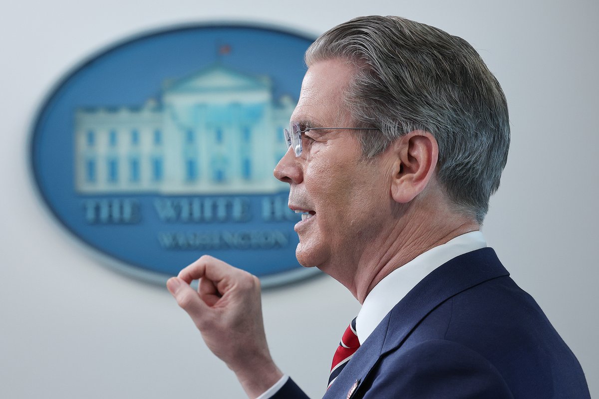 ChinaDaily's tweet image. #OpenComment Whether a country is a "reliable partner" is not determined by the self-serving rhetoric of those who know full well what is happening while pretending otherwise.

The four-point proposal for promoting peace and stability in the #MiddleEast, which Beijing put forward