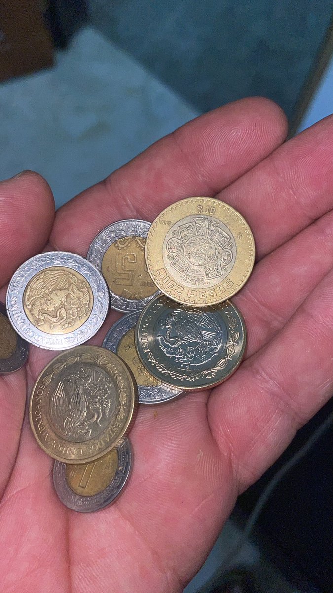 espectacular estar en un pais donde te compras una coquita o una birra con una sola moneda. soy 100% pro monedas