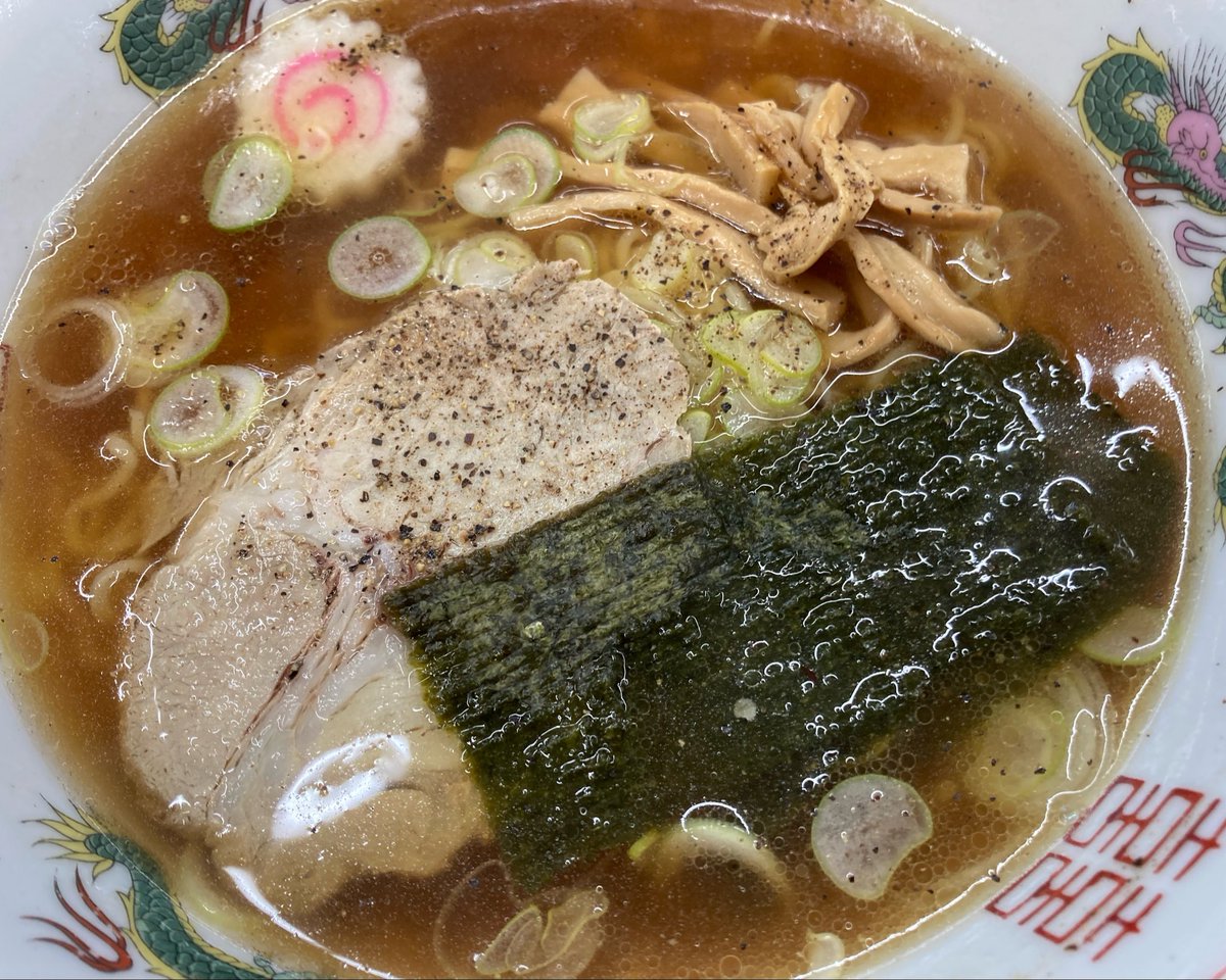 JR32288252's tweet photo. 本日の賄い。

比内地鶏醤油ラーメン🍜
海老天甘辛ソース丼

#本日の賄い https://t.co/lQAPiHO1Du