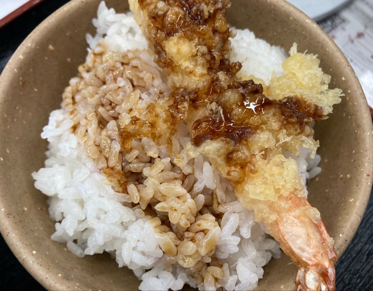 JR32288252's tweet photo. 本日の賄い。

比内地鶏醤油ラーメン🍜
海老天甘辛ソース丼

#本日の賄い https://t.co/lQAPiHO1Du