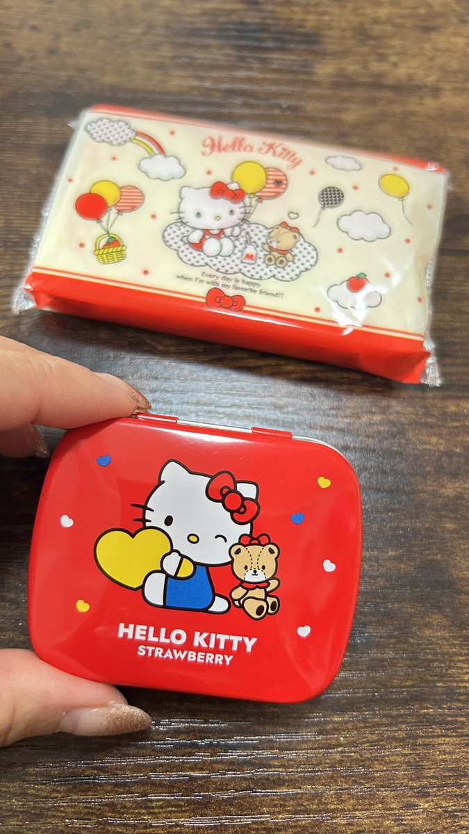 melo20190122's tweet photo. 韓国のスーパーで買ったいちごミンティアの缶🍓
キティちゃんとタイニーチャムペアで速攻買った🤣💓

なんと1つ5000W！
ミンティア全部食べたら乳酸菌サプリのピルケースにしようと思ってる！ https://t.co/igY3Vlnzhg