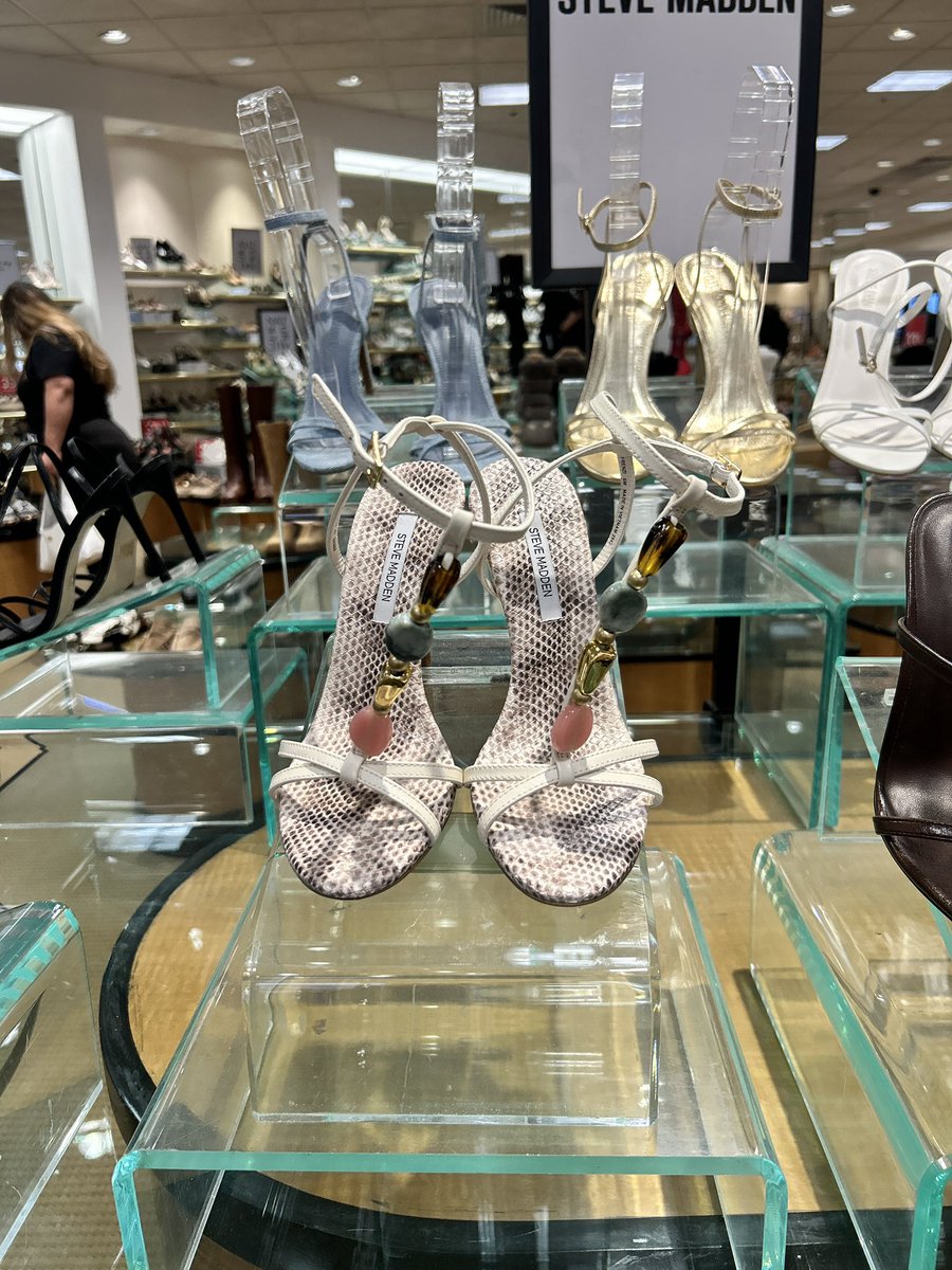 Britt ❦ tweet media