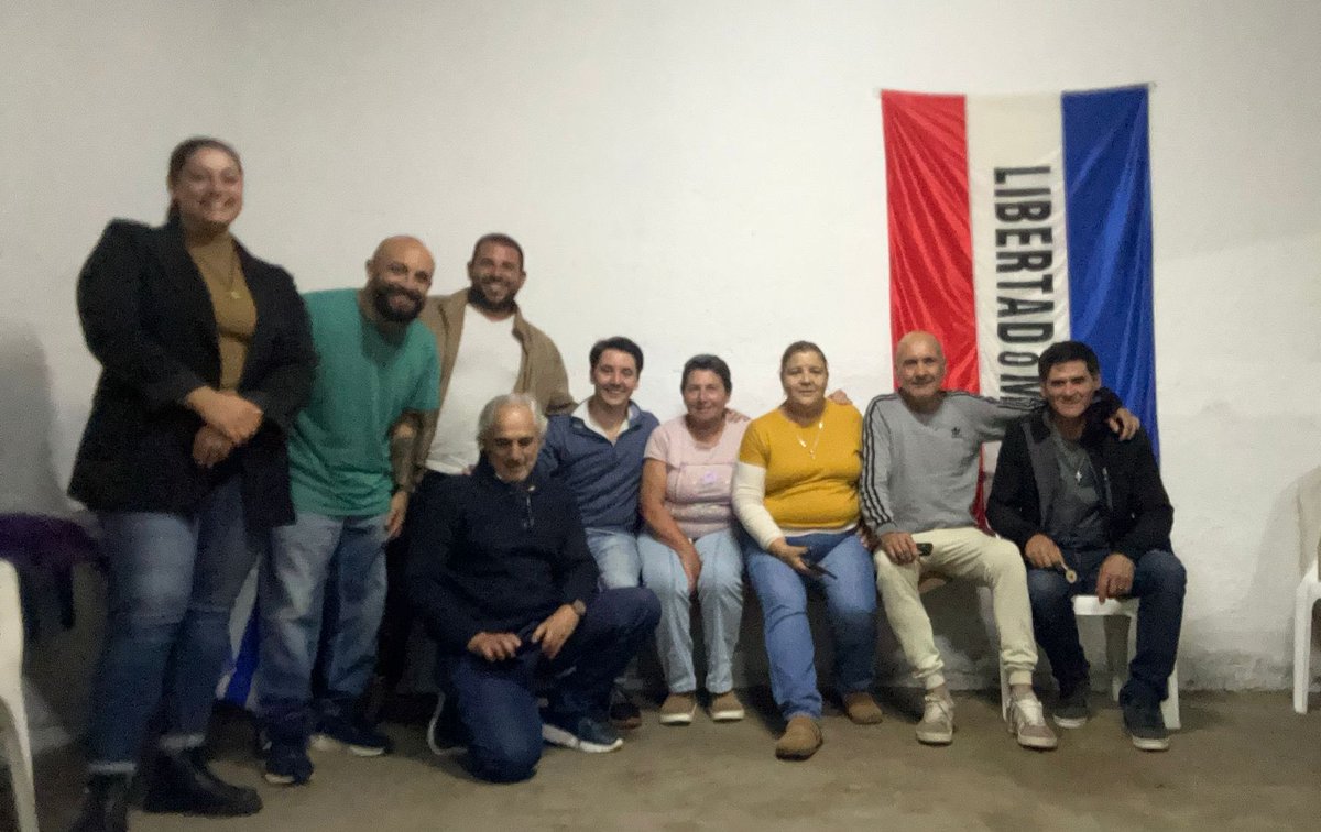 🟢 Hoy nuestro Equipo90 estuvo en la localidad de Centenario reunidos con el comité de base.

El contacto con el interior de nuestro departamento nos permite estar al tanto de las realidades del terrirorio 🛣️.

#Equipo90 💚