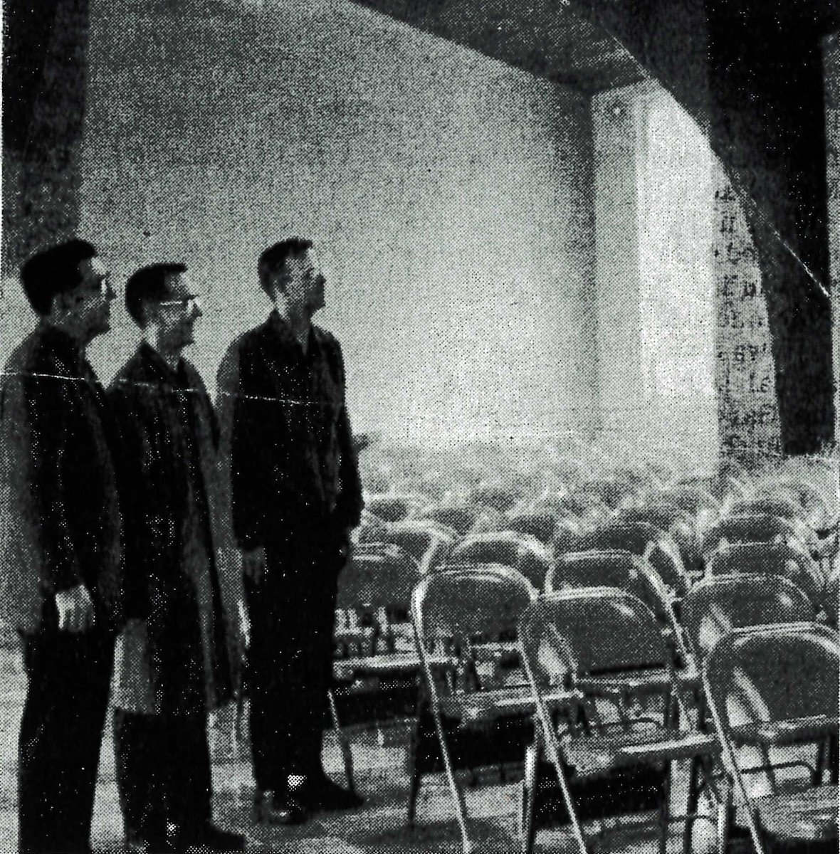 TownofViennaVA's tweet image. The Vienna Community Center is turning 60 this week! Ahead of Friday’s 60th anniversary open house, we’re looking back at the dedication ceremony on April 17, 1966.  Attendees saw the Madison High School Madrigals perform and heard remarks from elected leaders. #WayBackWednesday