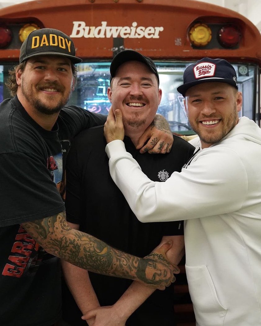 Bussin' With The Boys tweet media