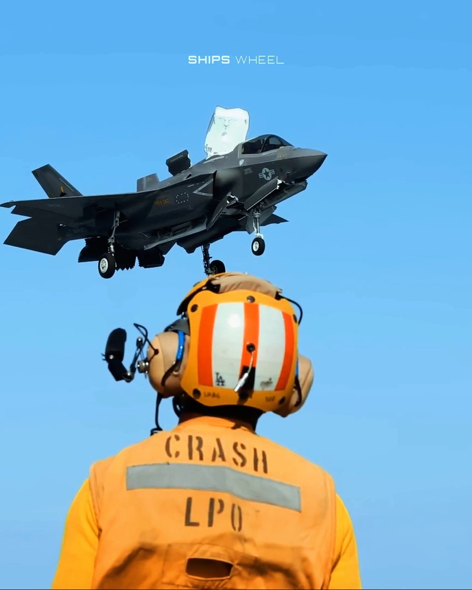 Ngoc_Minh24's tweet image. thrilling moments as a Lockheed Martin F-35B Lightning II performs a vertical landing 🛬 on the deck of JS Izumo (DDH-183). Powerful downwash sweeps the sea, creating a dramatic effect precision that truly amazes! ⚓🌊🔥

#f35b #LightningII #JSIzumo #aircraft
📹 shipswheel47