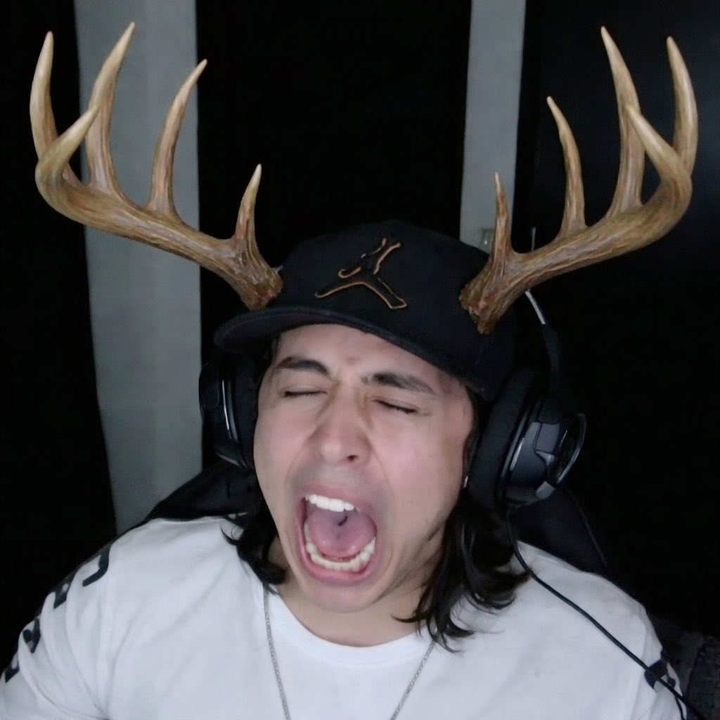 NECROMANCER1913's tweet photo. El decía que era la cabra, pero en realidad es el venado 🤣🤣 @WestCOL  cachón. https://t.co/30hOUBag0G