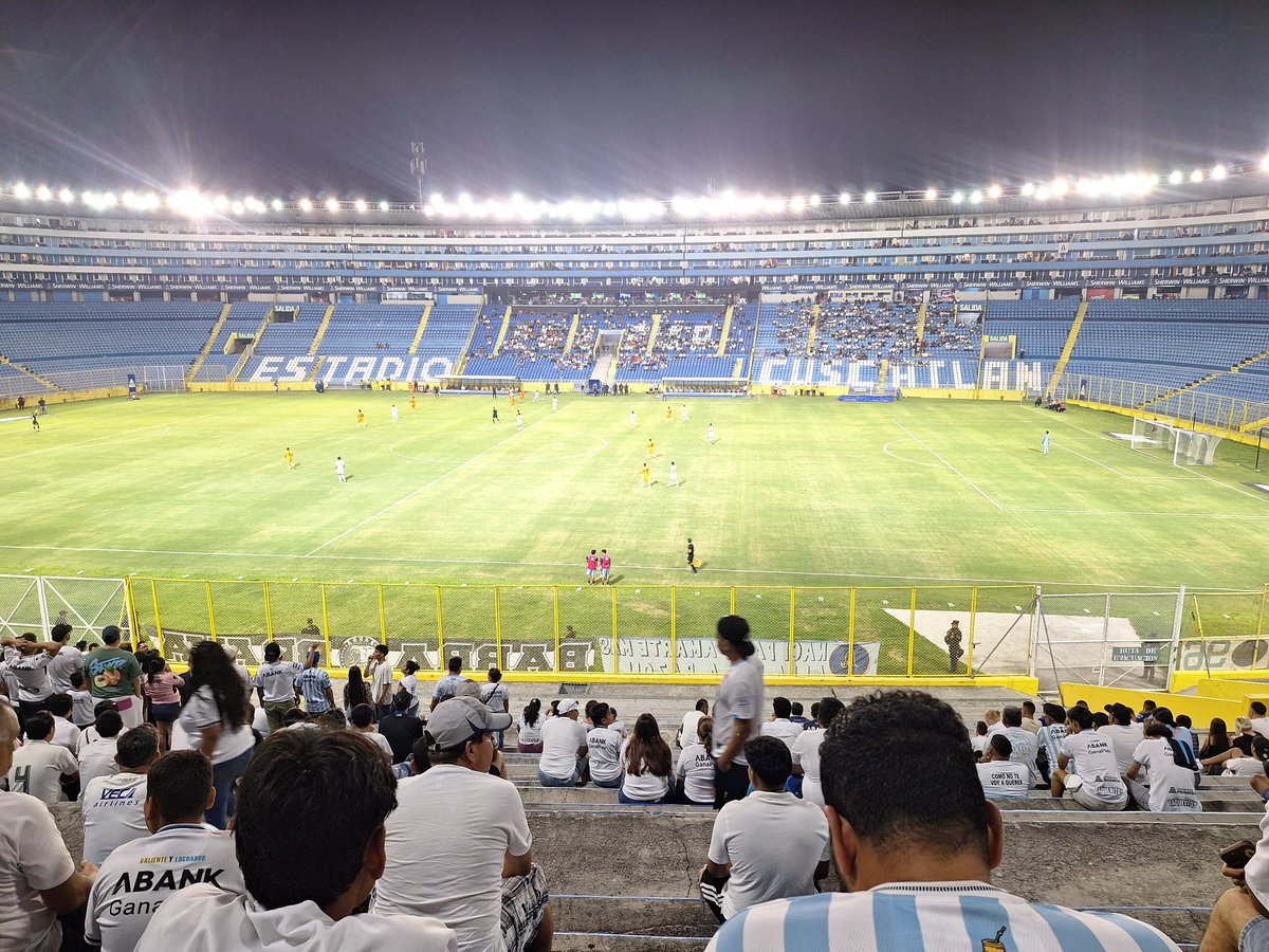 Ya en el puesto !!
Me pongo la camiseta y otra ves te vengo aver <a href="/AlianzaFC_sv/">Alianza Fútbol Club</a> de mi vida.