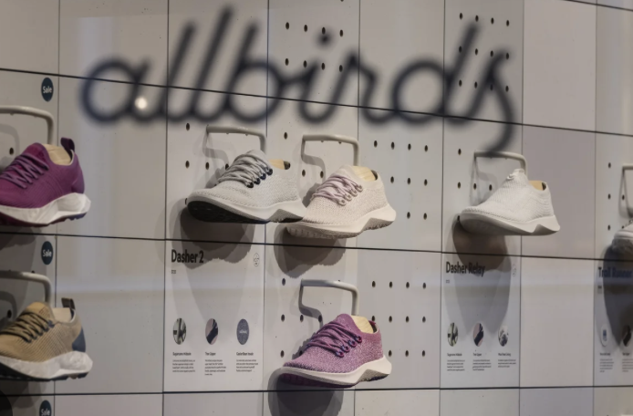 real_stevele's tweet image. 🔴 Allbirds – vừa pivot từ bán sneakers sang AI, đổi tên thành NewBird AI và cổ phiếu bay hơn 400% chỉ trong 1 ngày.

Trước đó cổ phiếu Allbirds đã giảm -99% từ IPO.