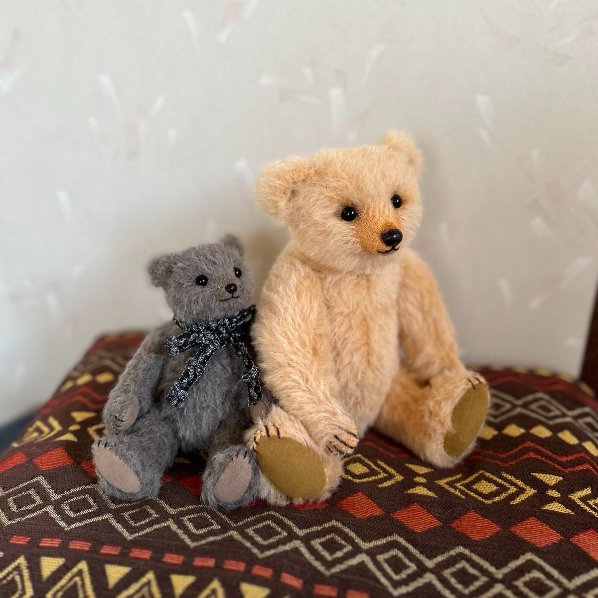 からだも出来て完成しました(*^^*)
なんだか仲良しな感じ🥰
どちらも素材はアルパカ🦙
 #テディベアコンベンションWEST
 #高島屋
 #なんば