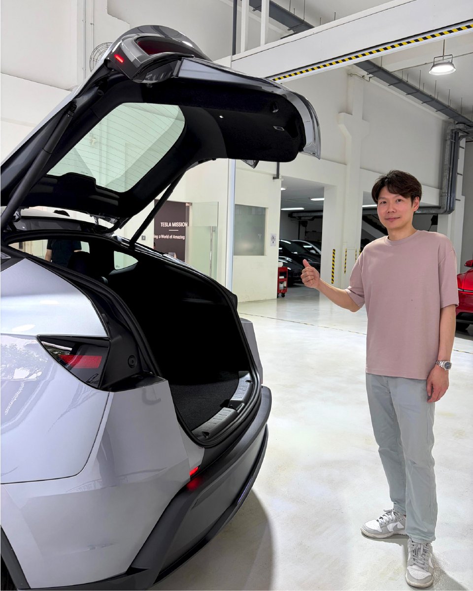 Tesla Singapore tweet media
