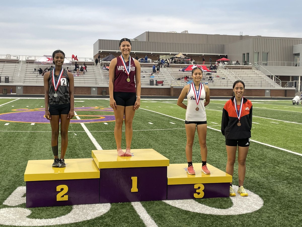 ND_TrackField's tweet photo. Regional Qualifier 

4th Place Finish

1600

5:51.2

Freshman - Chinglan Keliher-Wu

#BulldogCountry https://t.co/bVrogtB8jr