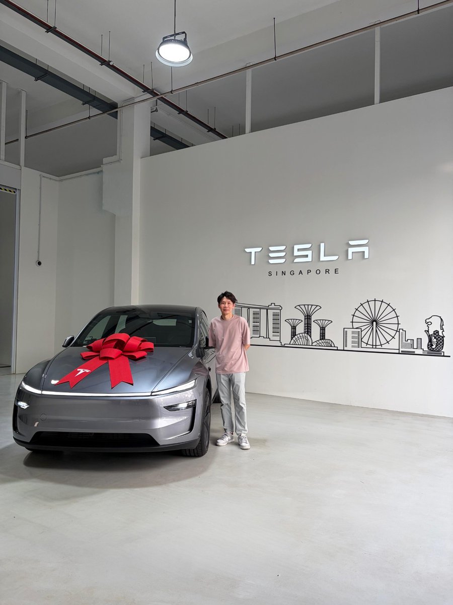 Tesla Singapore tweet media