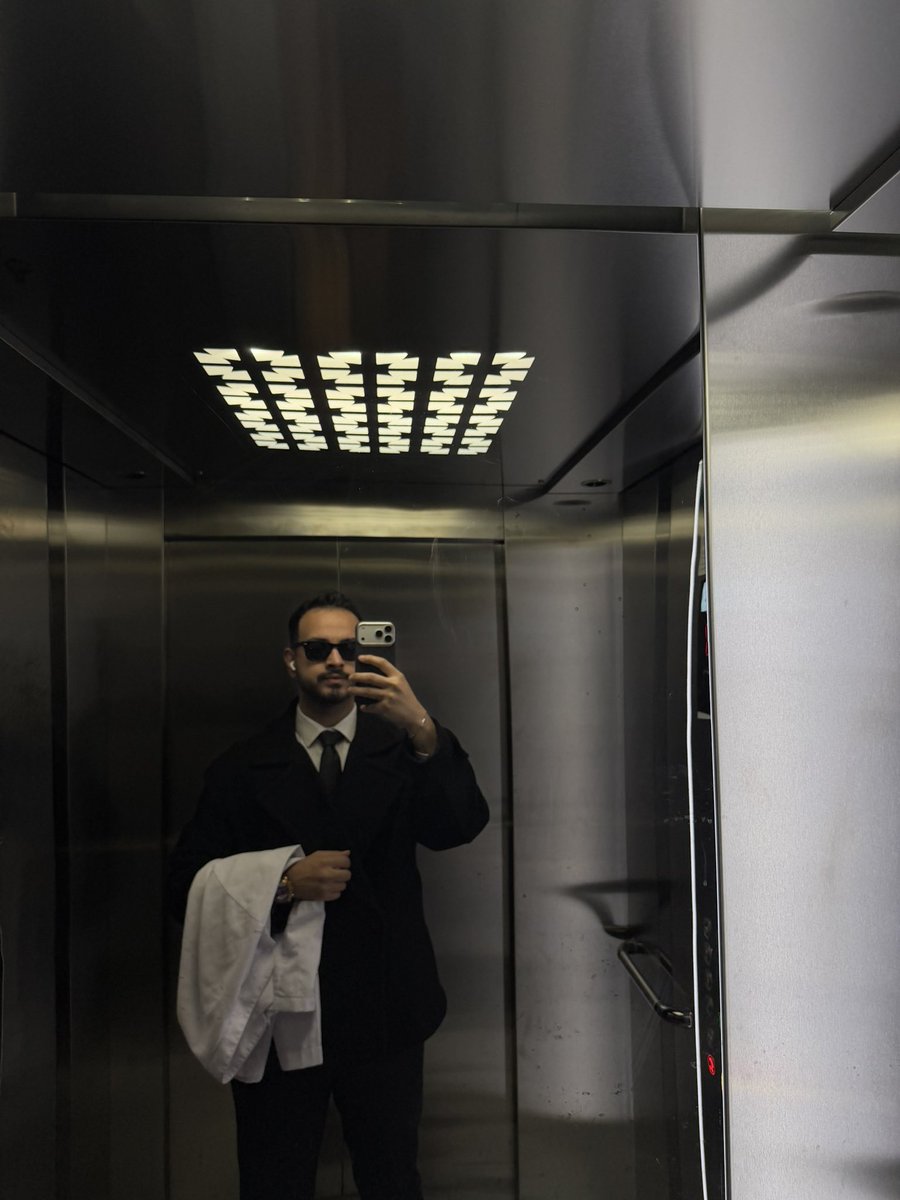 ferhattKarasu's tweet photo. Sözlü sınavına gitmiyorum
Kadın doğum stajında grand vizite gidiyorum
Uludağ Tıp klasikleri… https://t.co/YQ6XcIjNTy