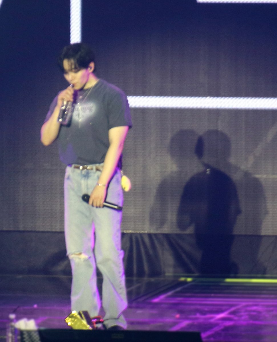 흐릿하지만 물 마시는 너의 모습보며 갈증 달래기💛🐧
#이준호 #LEEJUNHO #ジュノ #李俊昊 
#2026_LEEJUNHO_FANMEETING #STUNNINGUS