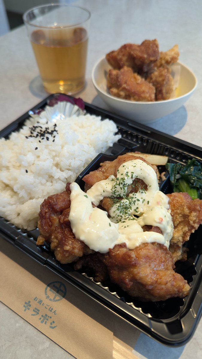 昼出勤前にキラボシさんで頂きました✨
いつも通りご飯大盛りとミニ唐揚げを追加して！
今日はお茶で。
#朝から昼ごはん
#アサトク