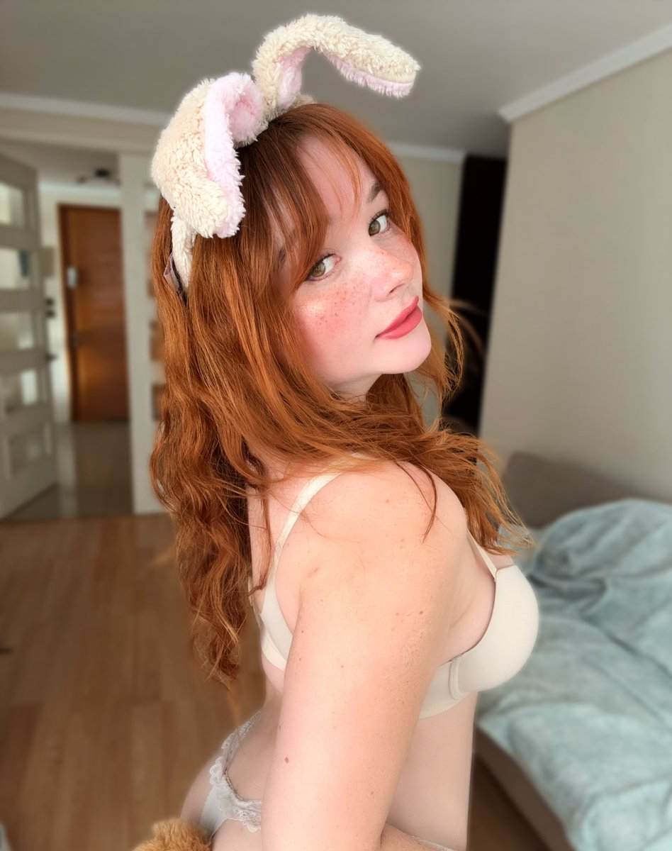 Chofirouge's tweet image. Mes de conejita pelirroja 💋🐰🥕
Que nota me pones? 

#pelirroja #chile