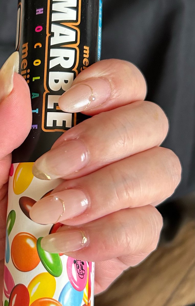 ネイルサロン💅いってきました
今回はnudeカラーで落ち着いた感じにしたのです(´∀｀*)