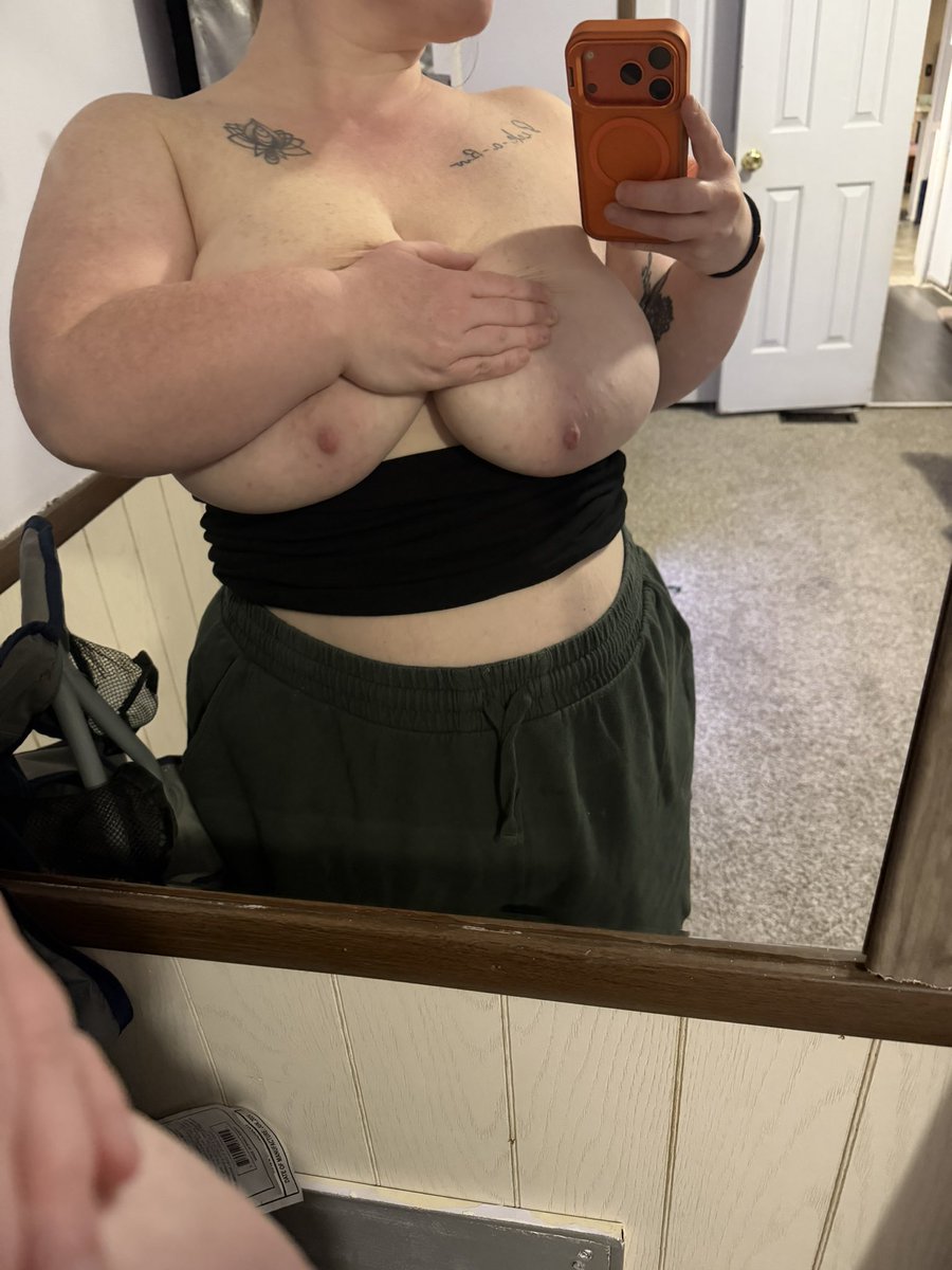 MILFooties's tweet photo. Tits or Ass ??? 🤪 https://t.co/xNKJYxz3cN