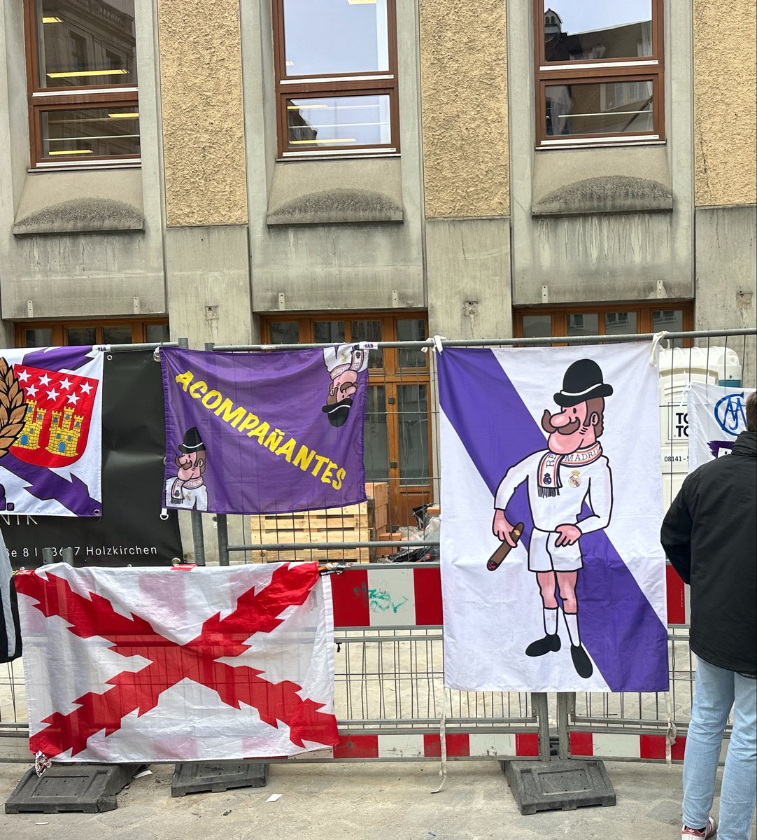consubandera's tweet photo. De vuelta a casa. Nosotros hicimos nuestra parte. ¡Volveremos!

Honor a los desplazados ¡Hala Madrid! https://t.co/b4F2NNz5yN