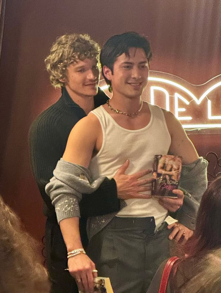 YOUR MAJESTY. tweet media