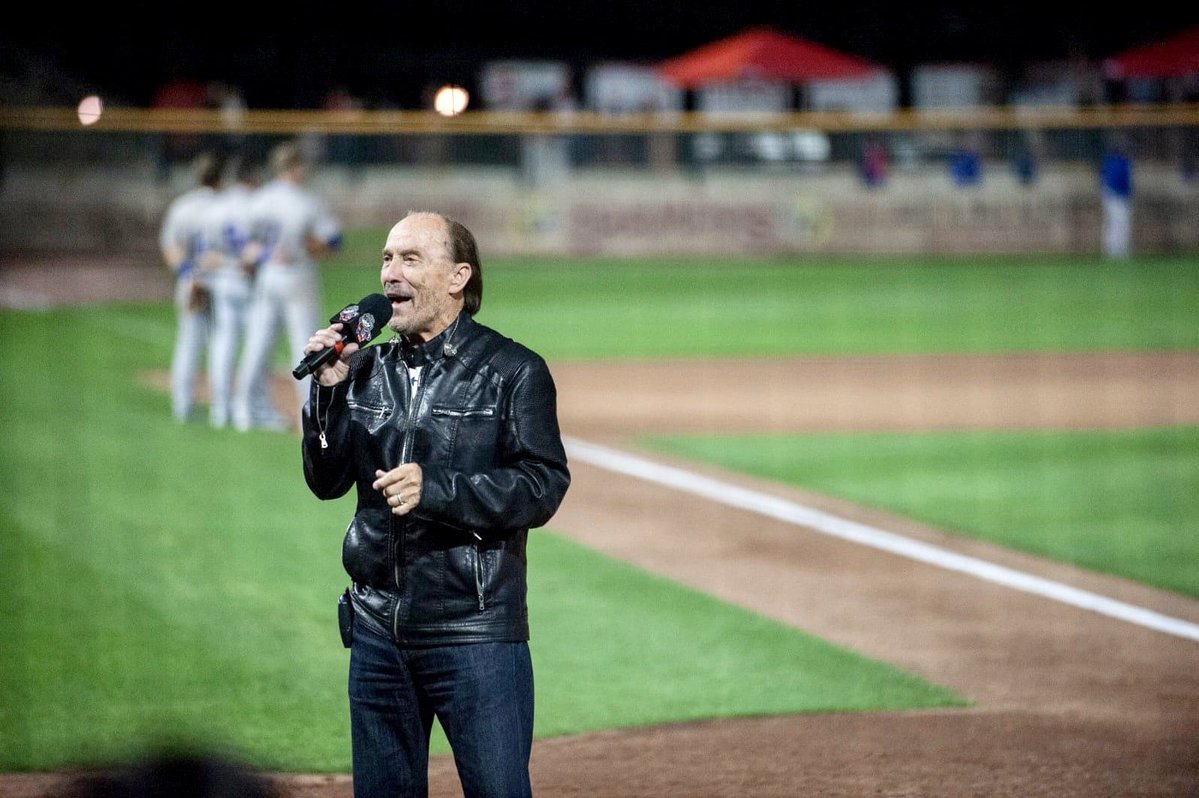 TheLeeGreenwood's tweet image. No matter how many times I’ve sung God Bless the USA, it’s always felt special doing it during America’s pastime.

#baseball