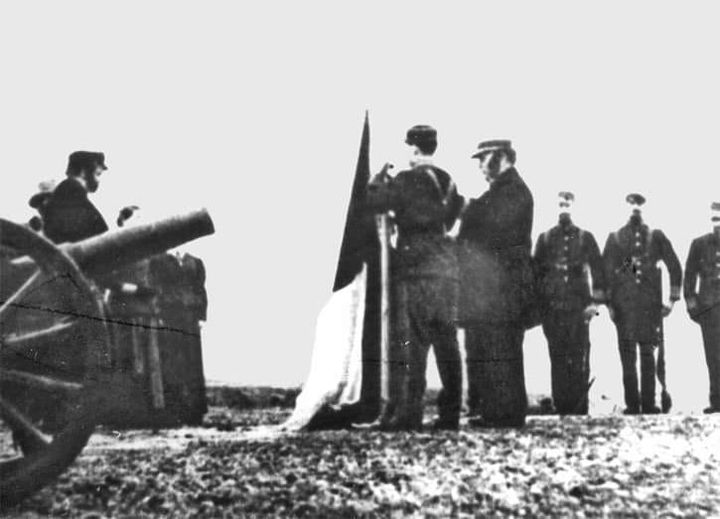 El 21 de Septiembre de 1843 #Chile toma posesión del estrecho #Magallanes. El Capitán Juan Guillermos a bordo de la goleta Ancud , tomó posesión solemne del Estrecho  Daguerrotipo sobre la toma posesión del estrecho Magallanes, que es una reproducción del hecho.