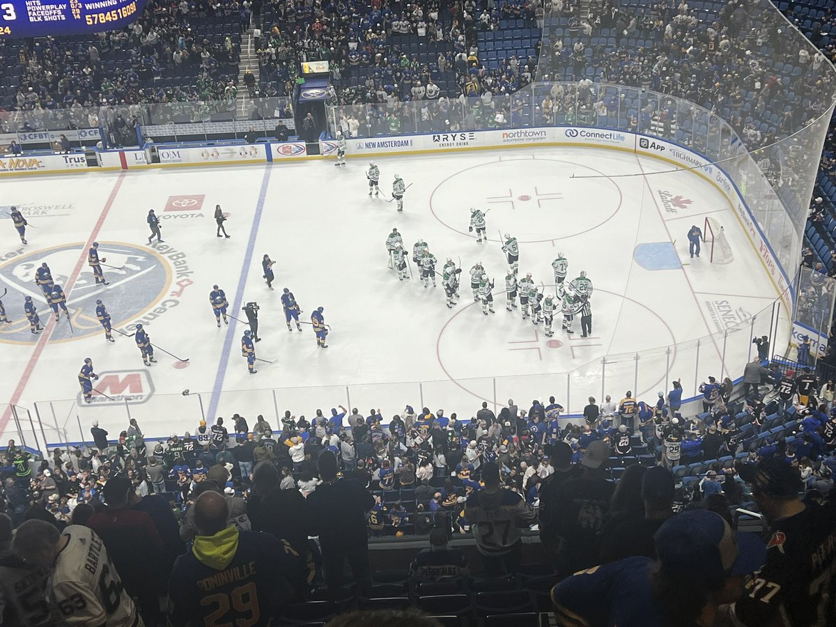 ByMHarrington's tweet image. Classy teams shaking hands with retiring NHL linesman Steve Barton. #Sabres #Stars