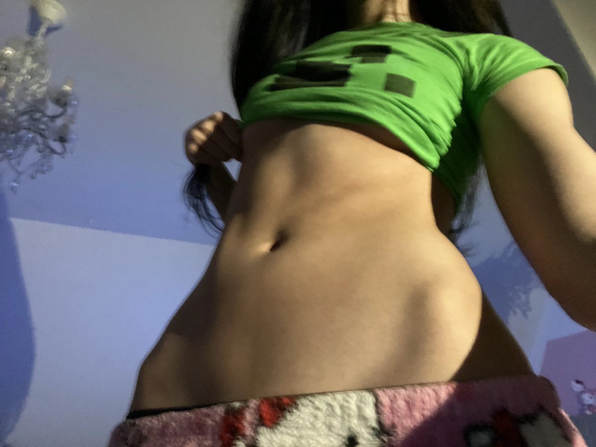 𑣲hloe tweet media