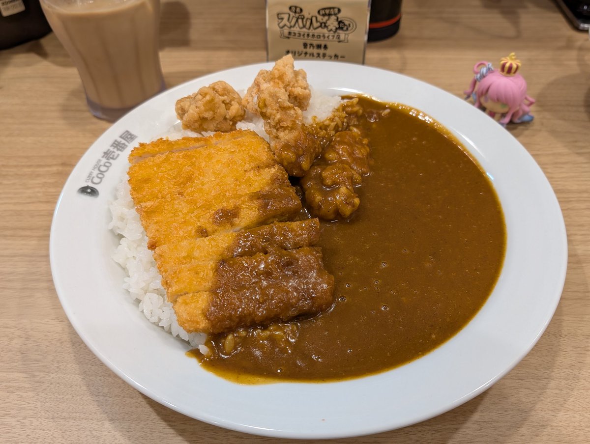 チキンカツカレー＋フライドチキン5個、500g、8辛＋音乃瀬奏セット(アイスカフェオレ)
お気に入りのチキンセット
#スバなで見守り中