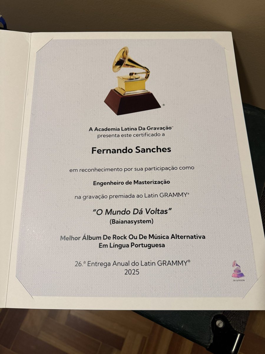 FernandoSanch79's tweet photo. Finalmente chegou!Eu sou muito tranquilo com essa coisa de premiação mas não tem como não ficar muito feliz recebendo esse tipo de reconhecimento mais uma vez. Muito obrigado @baianasystem e @luedjiluna pela oportunidade de fazer parte disso. Eu não tenho palavras pra agradecer!! https://t.co/SKUQDyYJnl