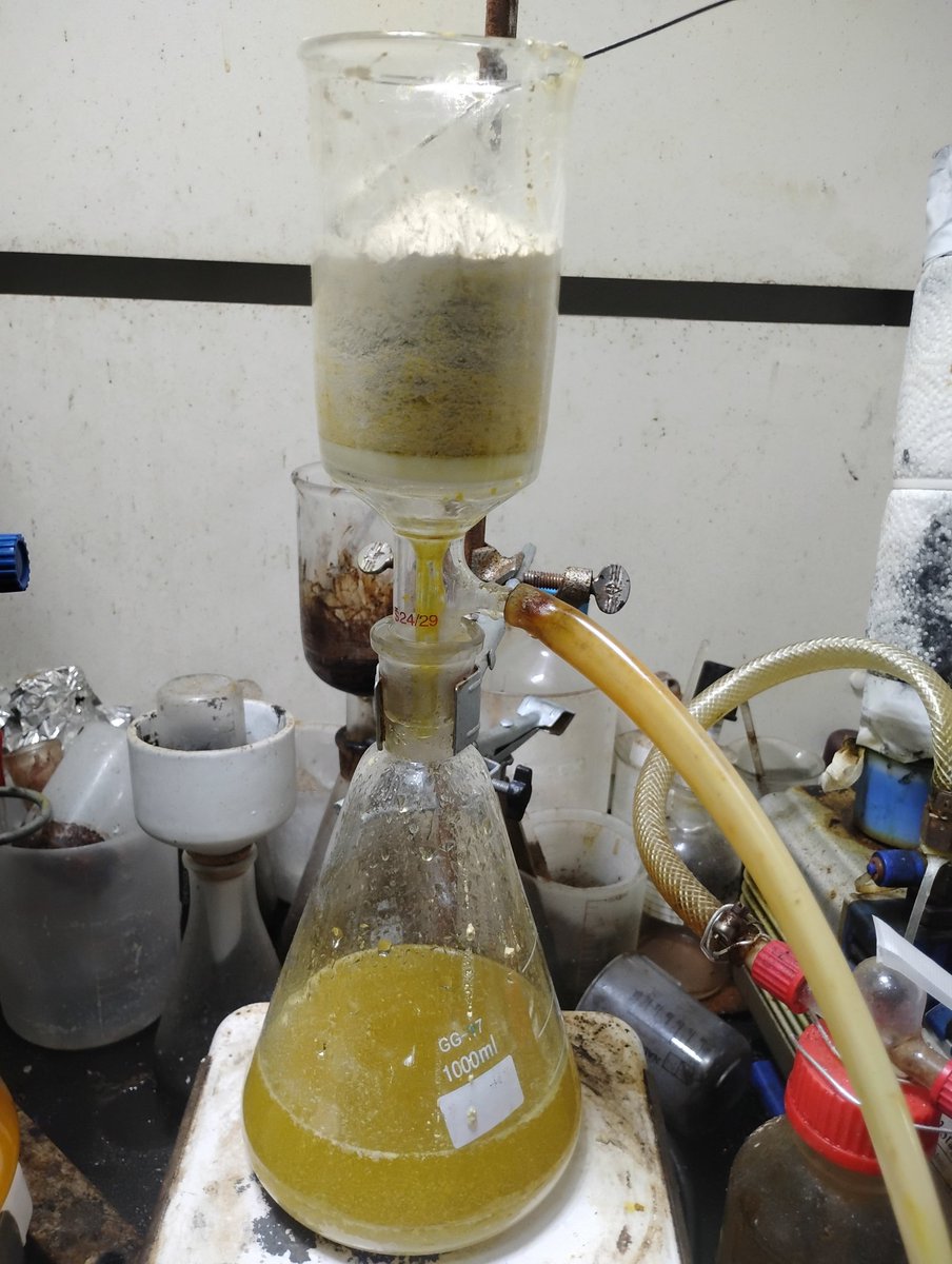 Indole245's tweet photo. Finished the 5-MeO-MiPT as the final batch after experimental. We have to move on. Nice Piper auretum "peppers" too (they are very safrol smelling)

#syntharise #labday #workshop #innovation #organicchemistry #laboratory #chemistry #researchchemicals #chemicals https://t.co/HmqpCZUFsZ