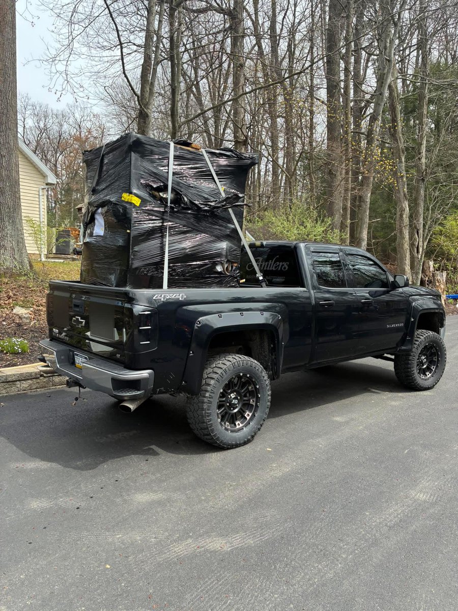 Taxidermymountt's tweet image. Today's pallet was packed full of all kinds of goodies,
#America #pallets #hids