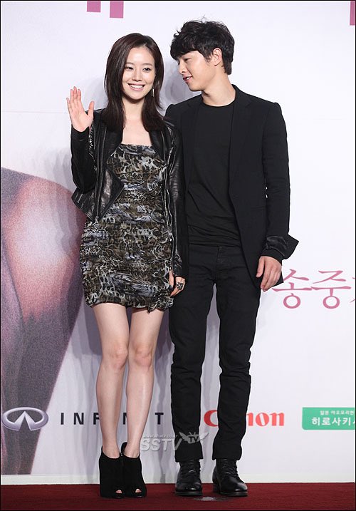 y_haru86's tweet photo. #notYeonSeokSooBinrelated
My first ship was Song Joong Ki and Moon Chae Won. #ChaeKi shippers please come to me!😆
Couldn't believe that was already 14 years ago! (Wow how time flies so fast)
Suddenly I'm feeling nostalgic after reading my eonni will get married..
[a thread] https://t.co/oncsElE7VO
