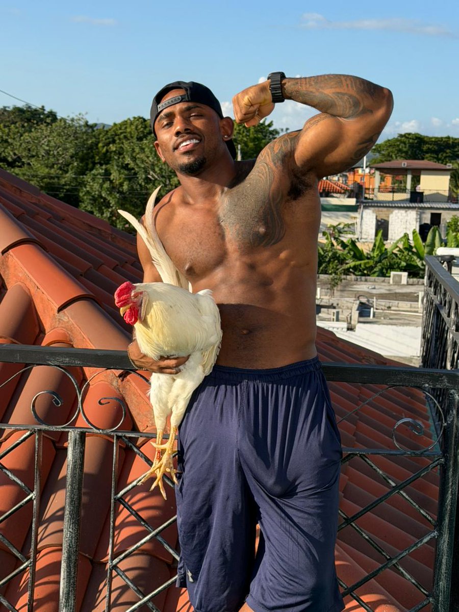 who needs a filter when you wake up like this? 😏 rate me 1-10!