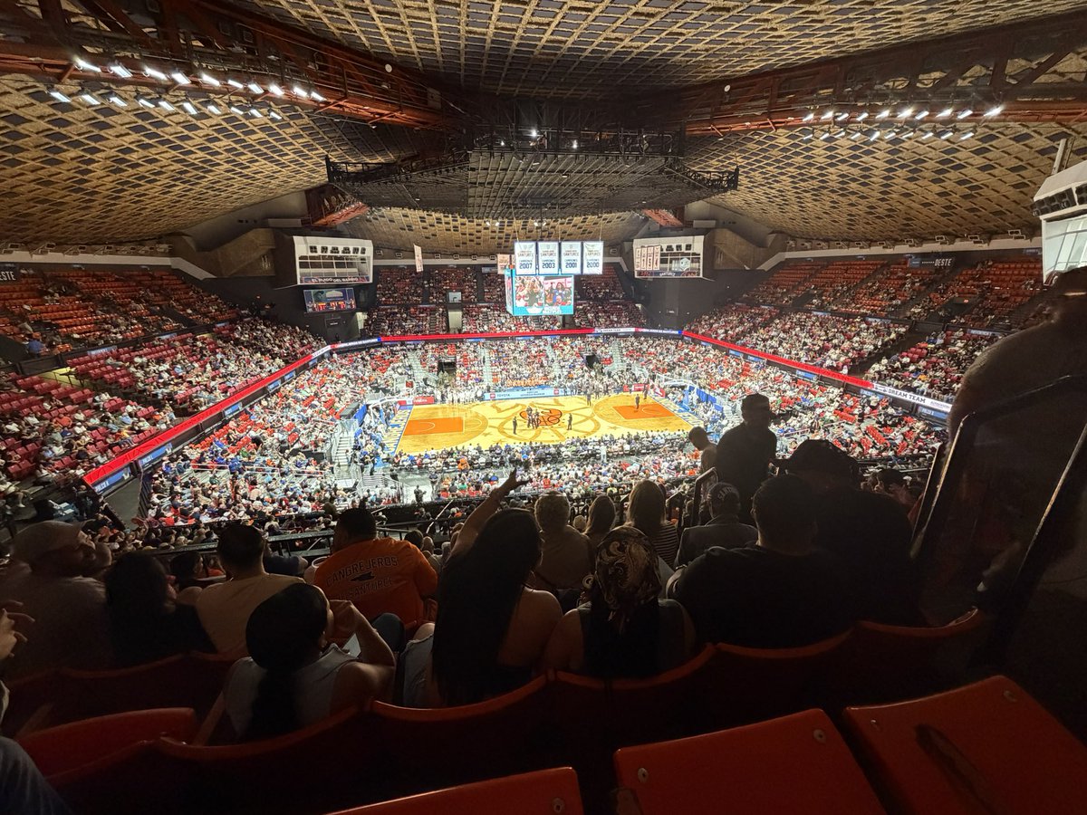 WIBWAndrew's tweet image. Watching pro hoops in Puerto Rico…former #KStateMBB player Angel Rodriguez is playing, so is @TWChargersBBall alum Onzie Branch. 

Former NBA player Malik Beasley also here, among some other former college hoops stars.