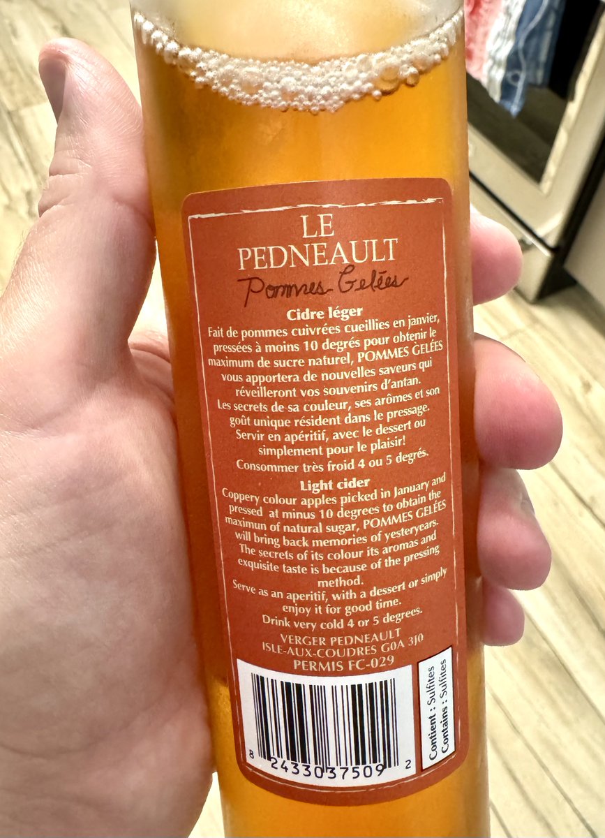 SashaEats's tweet image. Enjoyed this delightful cider from Quebec, Canada, tonight 🥰

#SashaSips #cheers