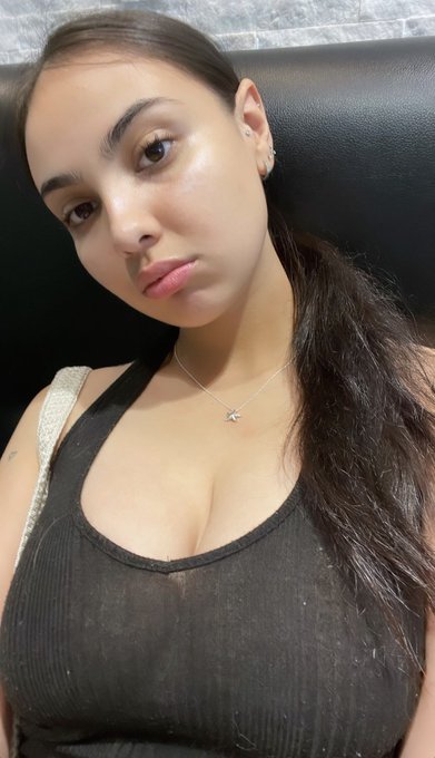 samantha tweet media