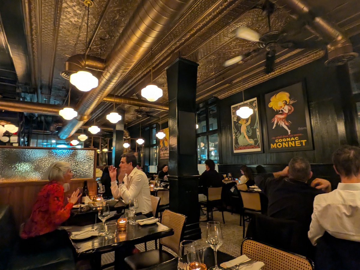 joannachiu's tweet photo. I love Montreal in the early spring. Long days of research, but had some great long evening walks, too! https://t.co/dRlWIn4uh5