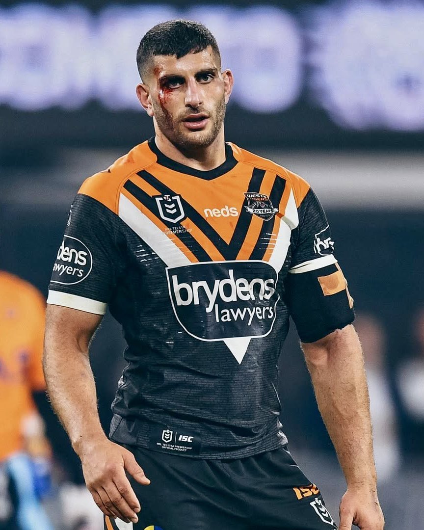 ❤️‍🩹 tweet media