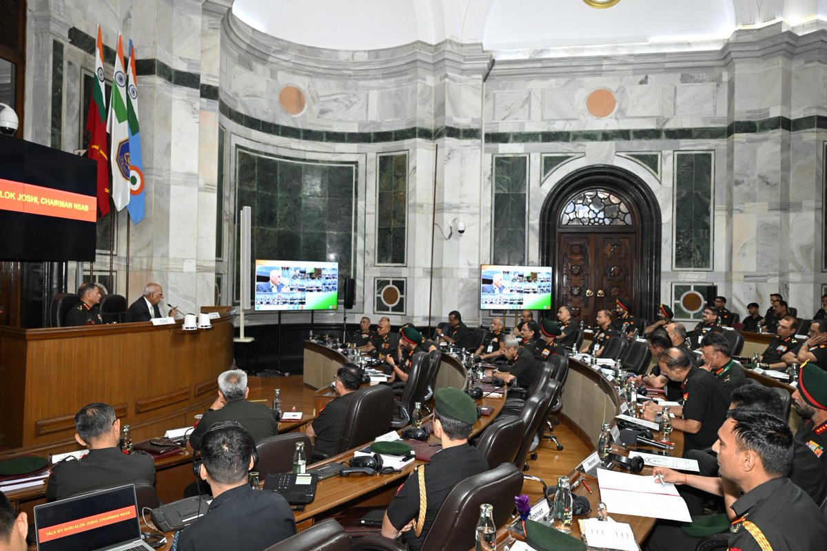 adgpi's tweet image. Army Commanders’ Conference 

During the ongoing #ACC, Shri Alok Joshi, Chairman of the National Security Advisory Board #NSAB addressed senior military officers, highlighting the prevailing nature of global security with a continuum of war and peace existing side by side.