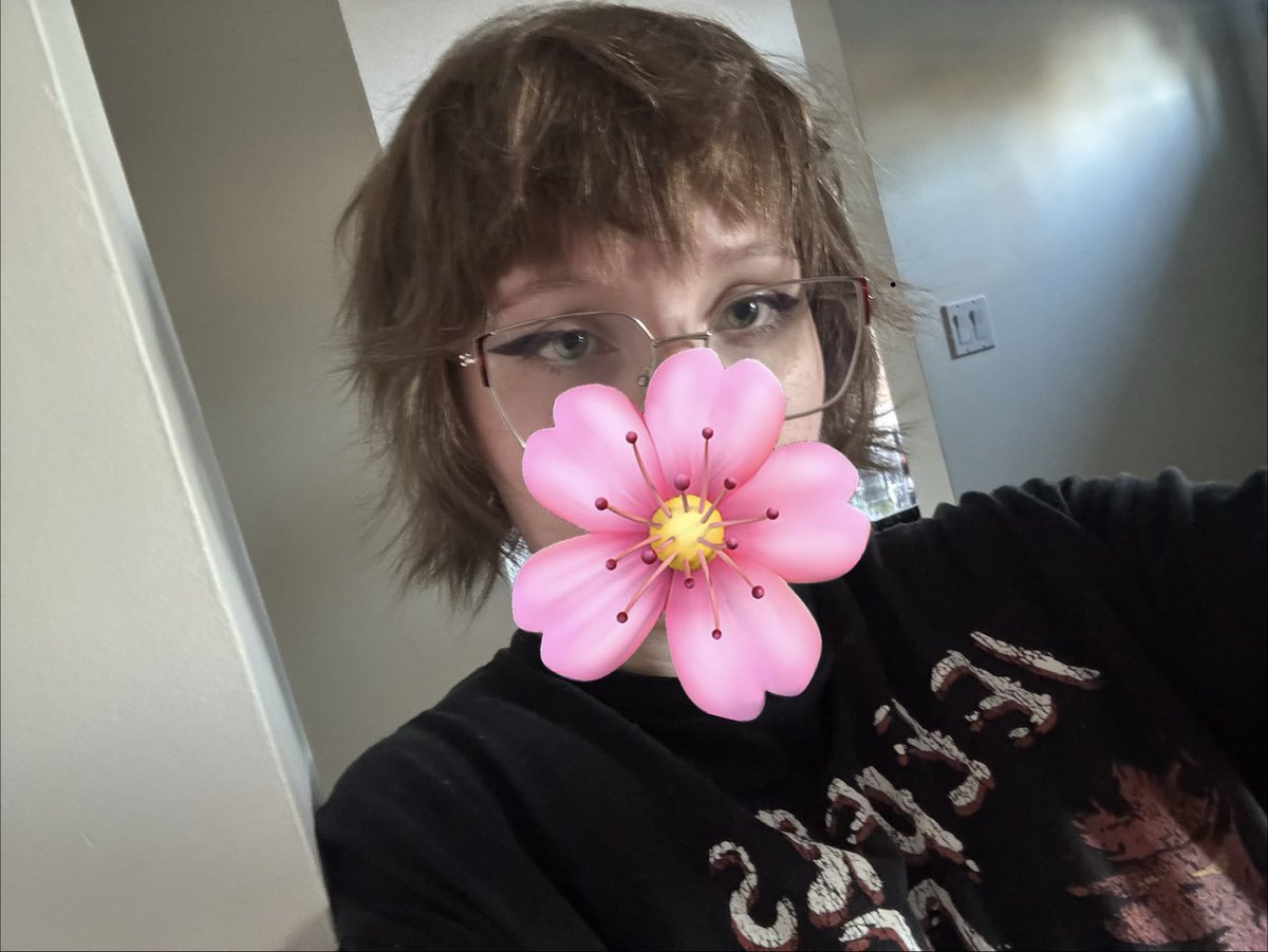 ๓i๓i tweet media